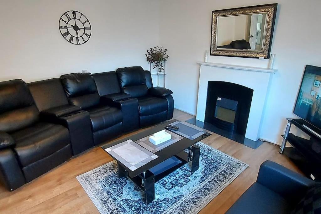 Maisonette With Patio 1 Double Bed Urmston ภายนอก รูปภาพ